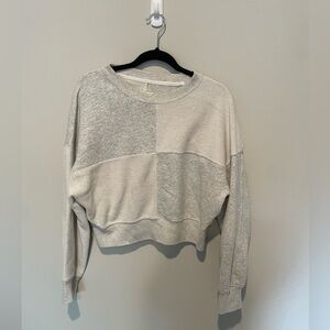 Abercrombie & Fitch women’s cropped checkered sweatshirt